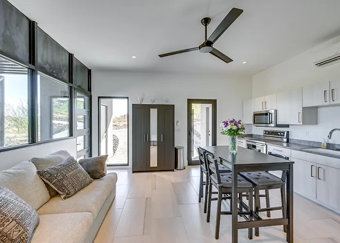 Near Trails! Mtn-view Couples Haven In Apartment *
