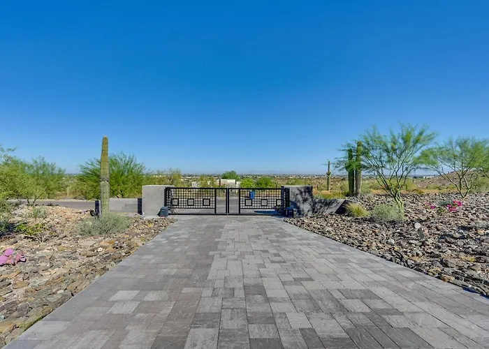 Near Trails! Mtn-view Couples Haven In Apartment *