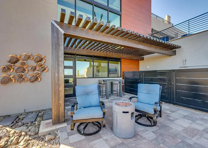 Near Trails! Mtn-view Couples Haven In Apartment *